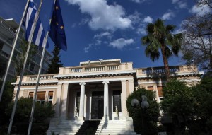 Αγροτικό και προσφυγικό προβληματίζουν έντονα την κυβέρνηση